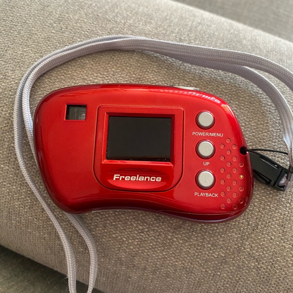 Vivitar Freelance 3-1 digital camera. Red